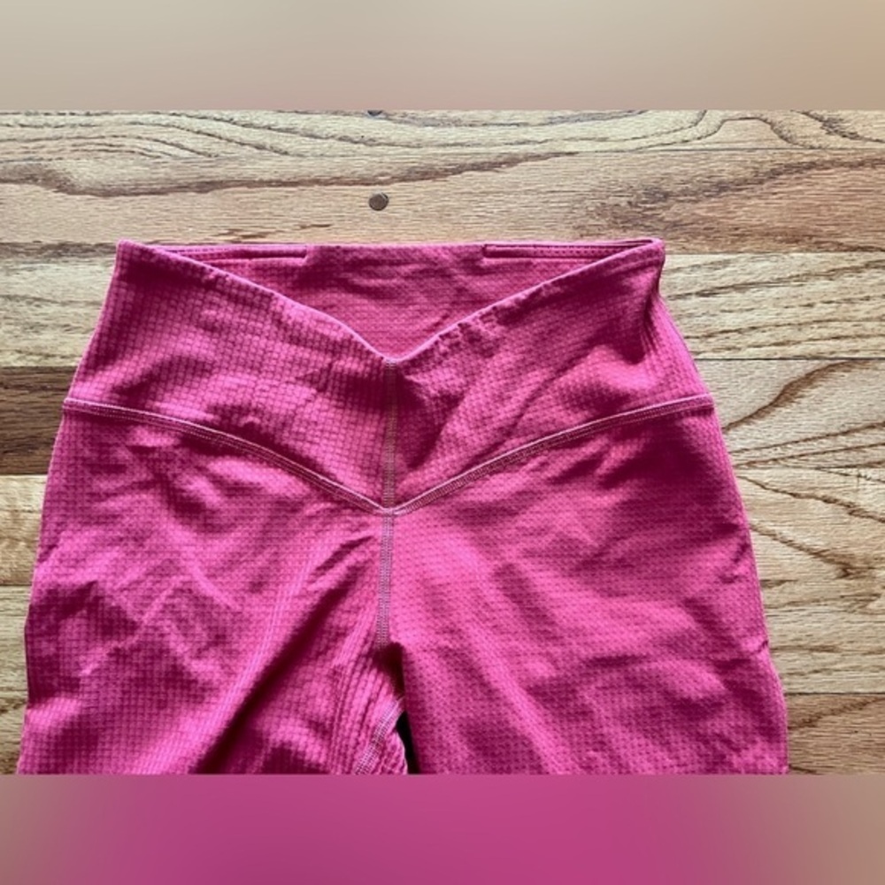 Lululemon V-Waist Yoga Textured Tight - Vintage Rose - size 6